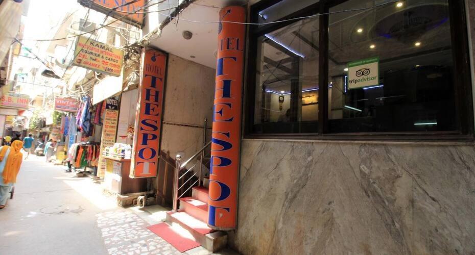 Family Spot Hotel New Delhi Bagian luar foto