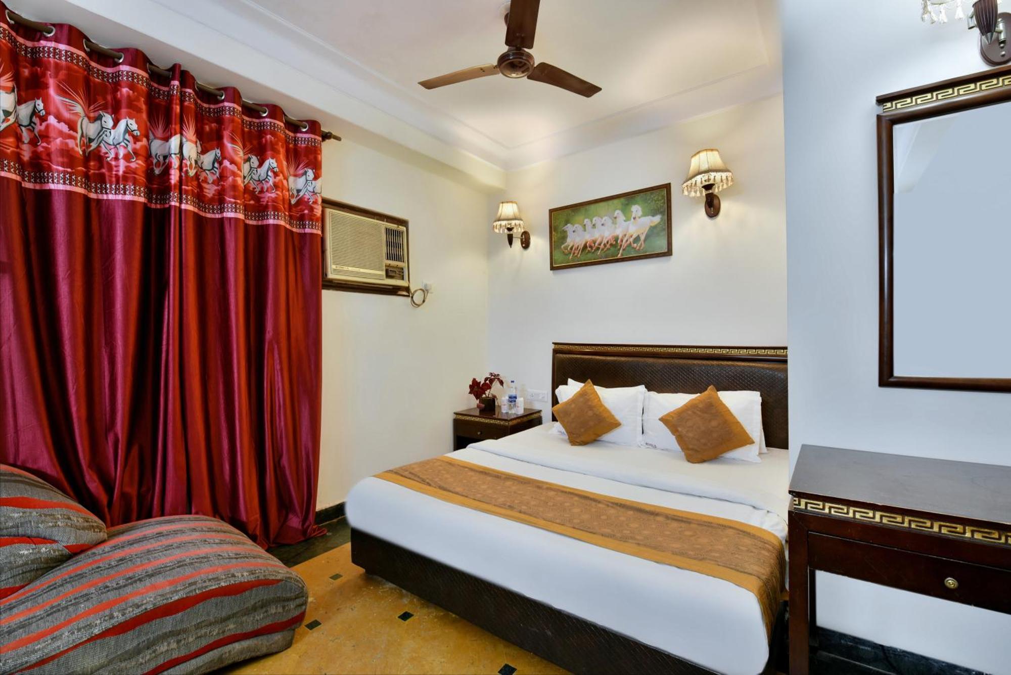 Family Spot Hotel New Delhi Bagian luar foto