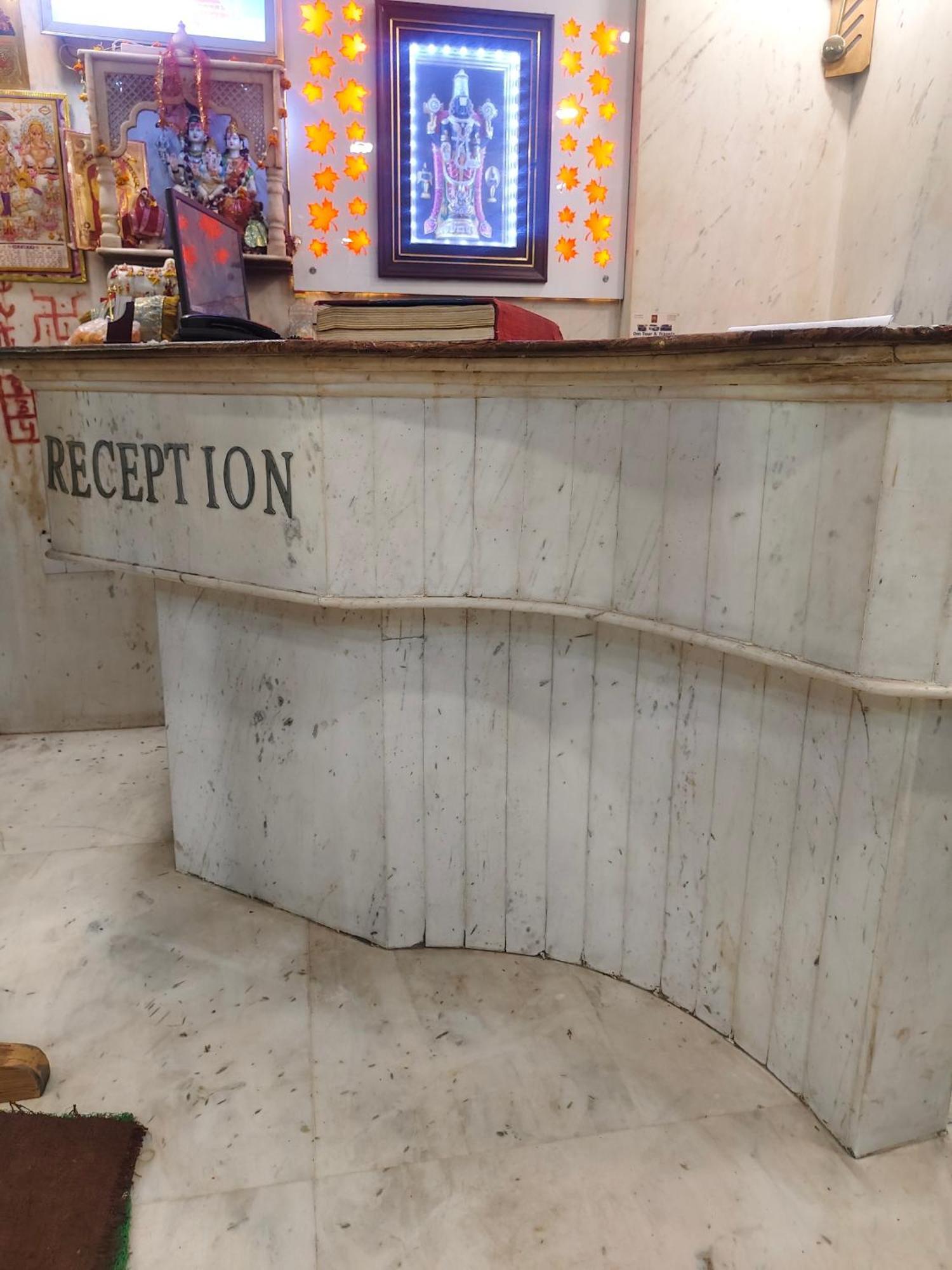 Family Spot Hotel New Delhi Bagian luar foto
